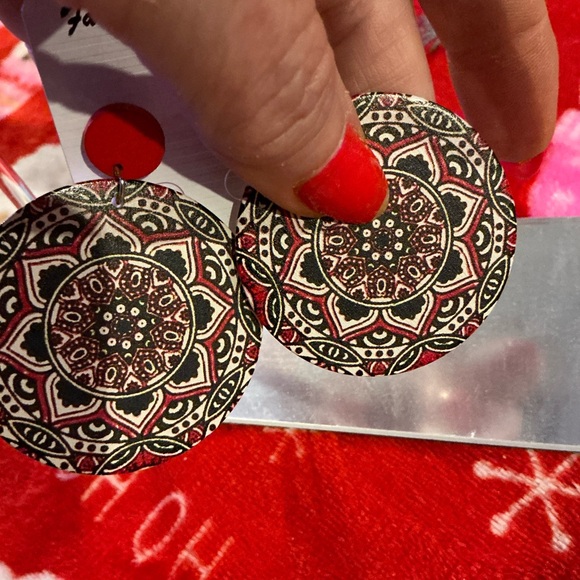 Earrings - Picture 3 of 5